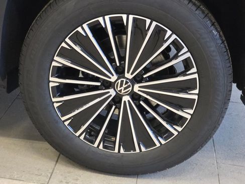 Used 2026 Volkswagen Tiguan S image 9