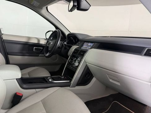 Used 2019 Land Rover Discovery Sport SE AWD/4WD image 32