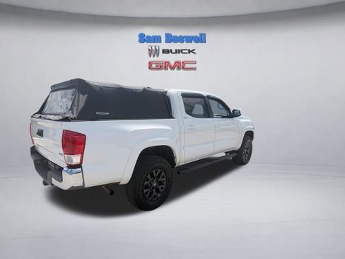 Used 2020 Toyota Tacoma SR5 AWD/4WD image 8