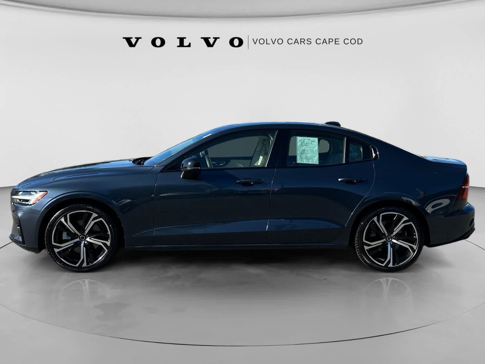 Used 2024 Volvo S60 B5 Core w/ Climate Package AWD/4WD image 4