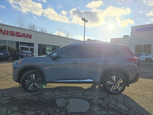 Used 2023 Nissan Rogue SL w/ SL Premium Package image 13