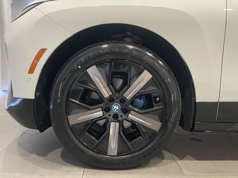 Used 2024 BMW iX xDrive50 w/ Sport Package AWD/4WD image 7