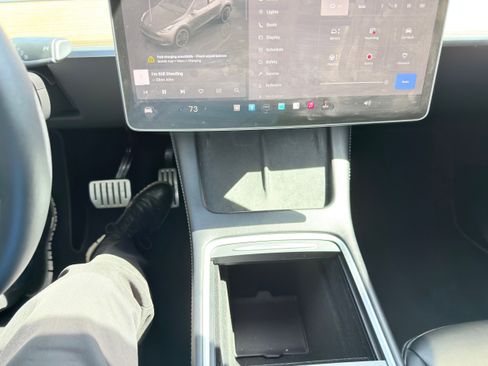 Used 2024 Tesla Model Y Performance image 26