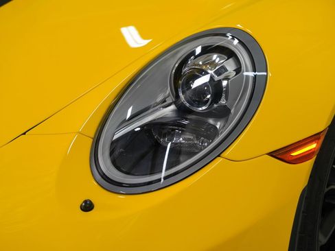 Used 2019 Porsche 911 Speedster RWD image 16