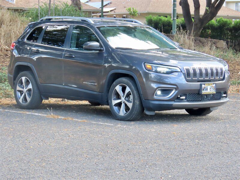 Used 2021 Jeep Cherokee Limited w/ Elite Package FWD image 3