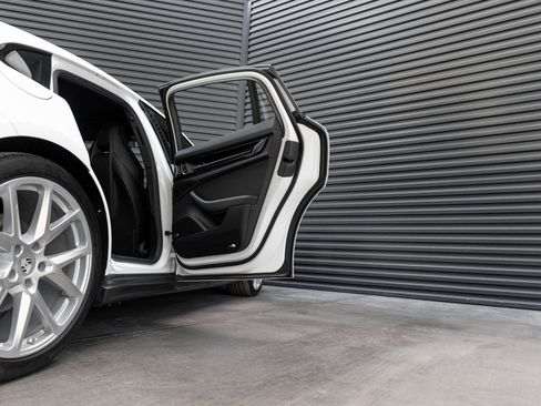 New 2025 Porsche Panamera image 32