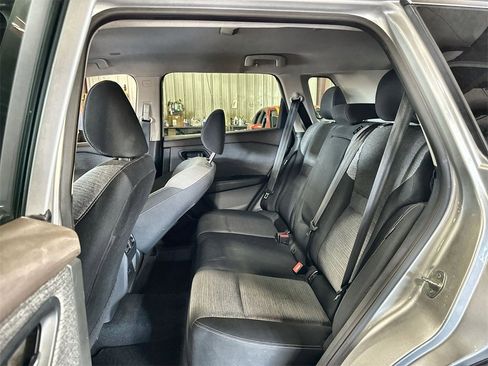 Used 2023 Nissan Rogue SV image 24