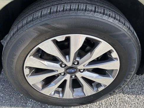 Used 2017 Subaru Outback 3.6R Touring AWD/4WD image 8