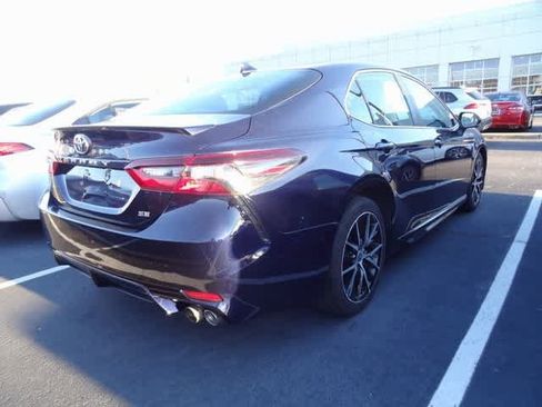 Used 2022 Toyota Camry SE image 4