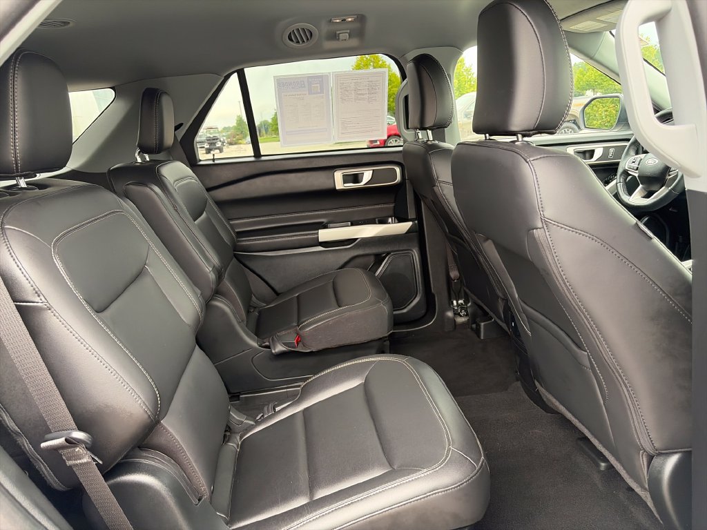 Used 2023 Ford Explorer XLT w/ Equipment Group 202A AWD/4WD image 30