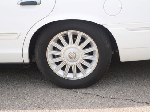 Used 2011 Mercury Grand Marquis LS RWD image 25