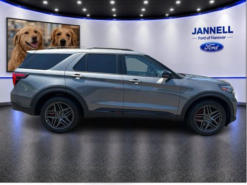 Used 2025 Ford Explorer ST-Line w/ ST-Line Street Pack AWD/4WD image 4
