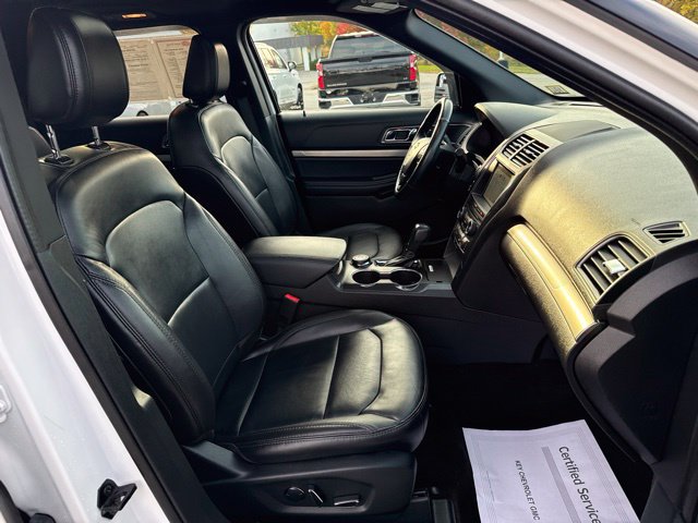 Used 2018 Ford Explorer XLT w/ Equipment Group 202A AWD/4WD image 28