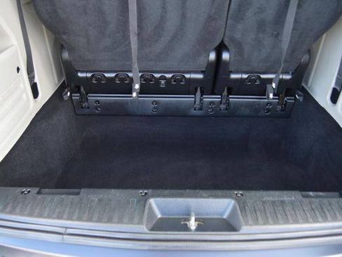 Used 2015 Chrysler Town & Country Touring FWD image 40