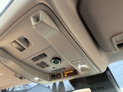 Used 2020 Cadillac Escalade Luxury w/ Escalade Sport Edition image 28