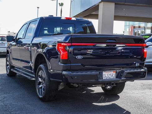 Used 2022 Ford F150 Lightning Lariat image 4