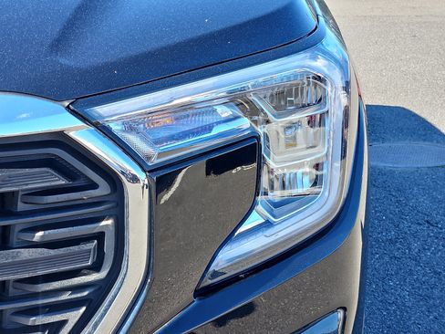 Used 2023 GMC Terrain SLE w/ Driver Convenience Package FWD image 9
