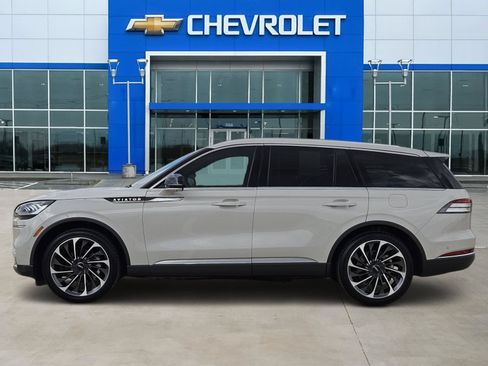 Used 2024 Lincoln Aviator Reserve w/ Equipment Group 201A RWD image 3