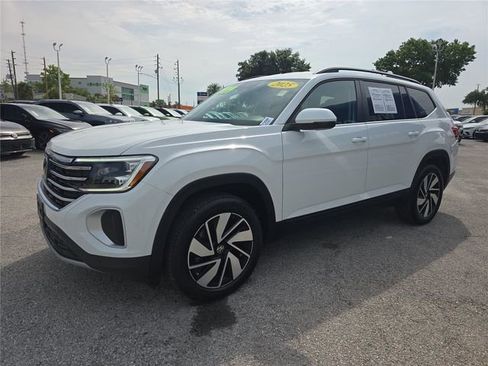 Used 2025 Volkswagen Atlas SE FWD image 8