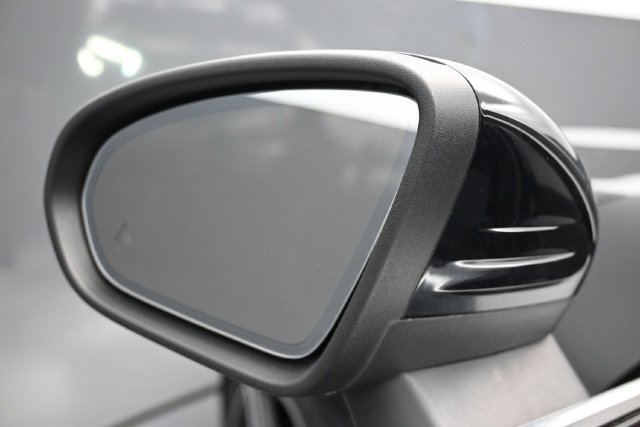 Used 2020 Mercedes-Benz CLA 250 w/ Premium Package image 4