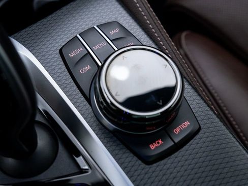 Used 2021 BMW M550i xDrive w/ Dynamic Handling Package image 31