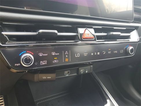 New 2025 Kia Niro SX Touring image 30