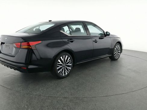 Used 2025 Nissan Altima 2.5 SV image 9