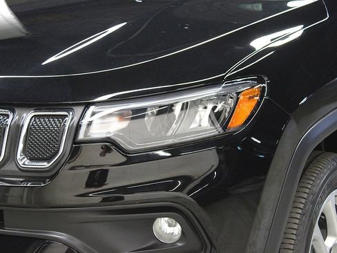 Certified 2022 Jeep Compass Latitude w/ Sun and Sound Group AWD/4WD image 38