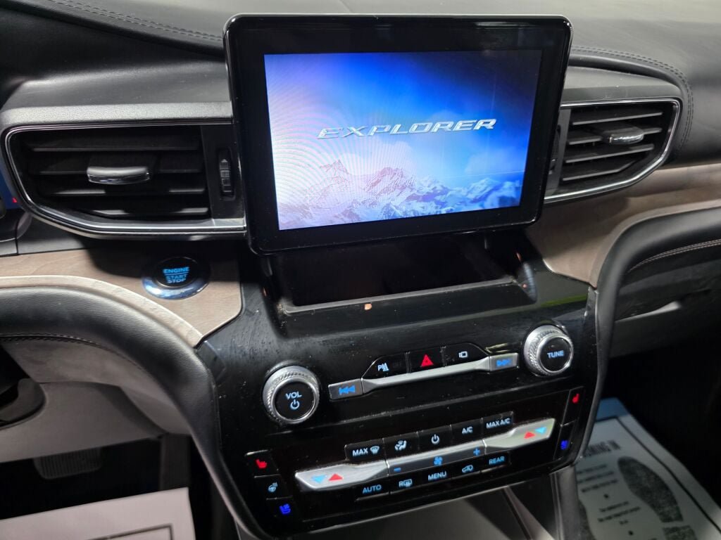 Used 2023 Ford Explorer Platinum AWD/4WD image 13