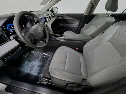 Used 2025 Toyota Camry LE FWD image 15