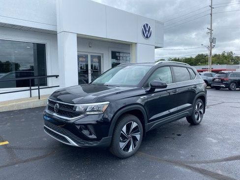 New 2024 Volkswagen Taos SE image 6