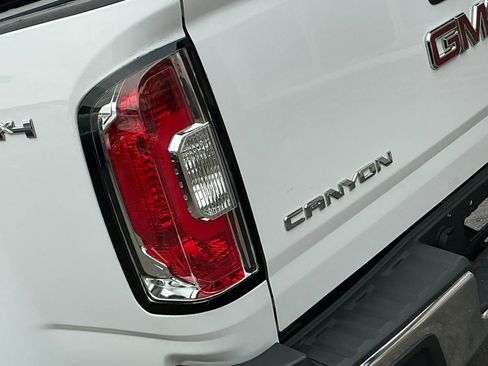 Used 2016 GMC Canyon SLT image 16