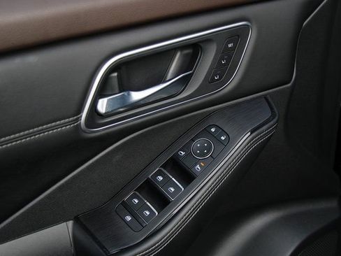 Certified 2023 Nissan Rogue Platinum w/ Platinum Premium Package image 15