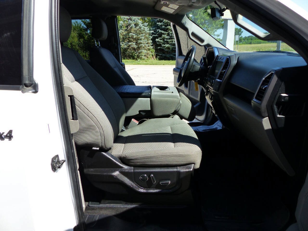 Used 2015 Ford F150 XLT w/ Equipment Group 302A Luxury AWD/4WD image 50