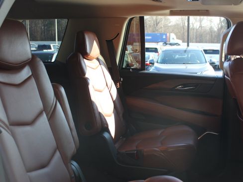 Used 2019 Cadillac Escalade Premium Luxury image 37