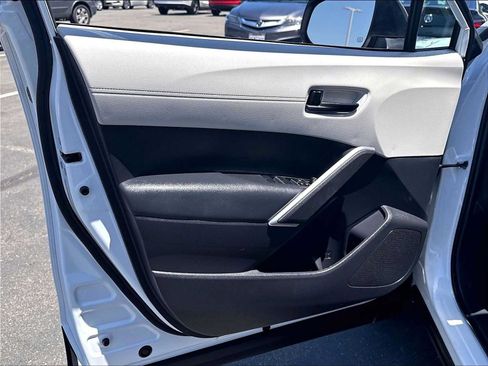 Used 2022 Toyota Corolla Cross L FWD image 23