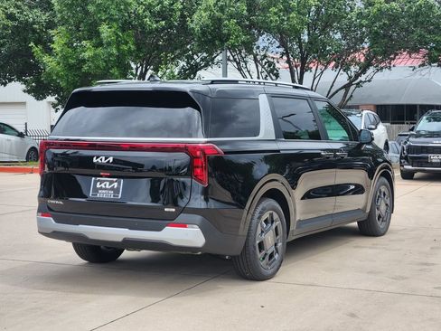 New 2026 Kia Carnival EX FWD image 4
