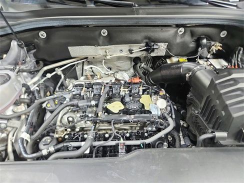 Used 2024 Volkswagen Atlas SE image 17