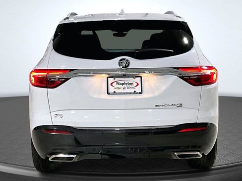 Used 2019 Buick Enclave Essence image 4