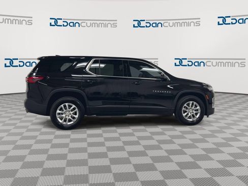 Used 2023 Chevrolet Traverse LS FWD image 9
