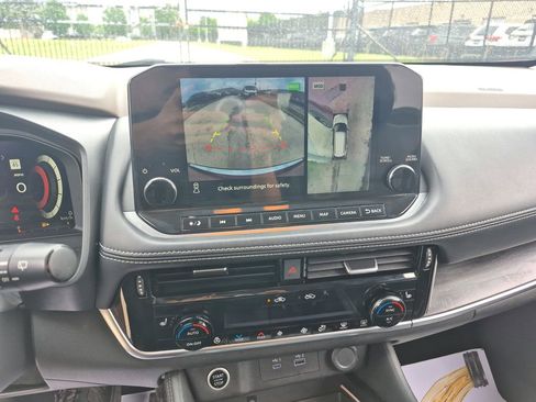 Used 2021 Nissan Rogue Platinum FWD image 17