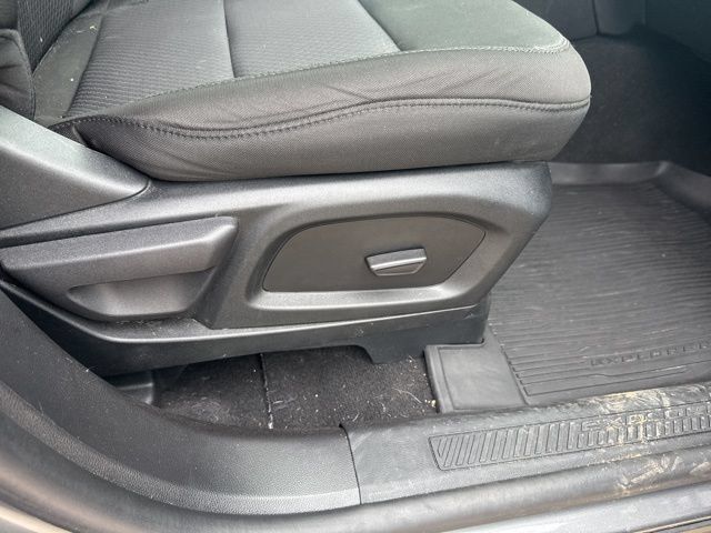 Used 2023 Ford Explorer XLT AWD/4WD image 18