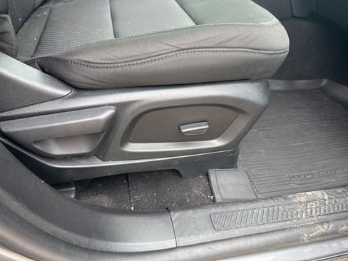 Used 2023 Ford Explorer XLT image 18