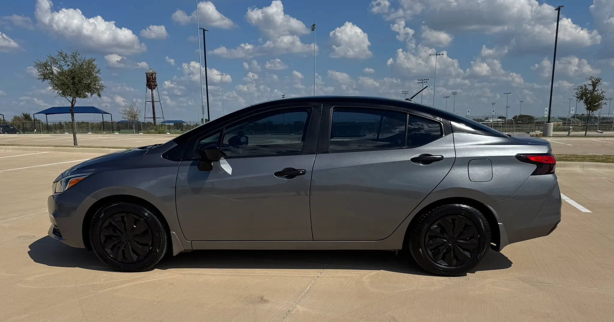 Used 2021 Nissan Versa S FWD image 10