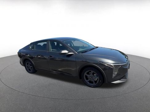 Used 2025 Kia K4 FWD image 2