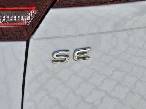 Used 2023 Volkswagen Tiguan SE R-Line image 10