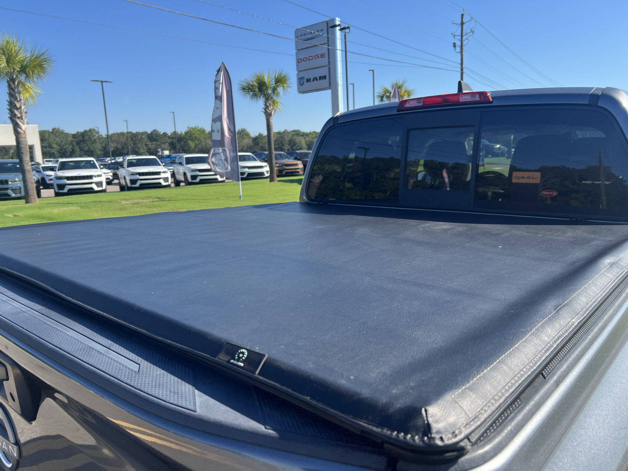 Used 2022 Nissan Frontier SV AWD/4WD image 6