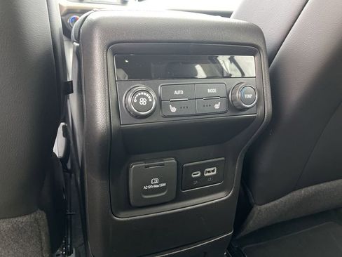 Used 2022 GMC Acadia Denali w/ Denali Ultimate Package image 21