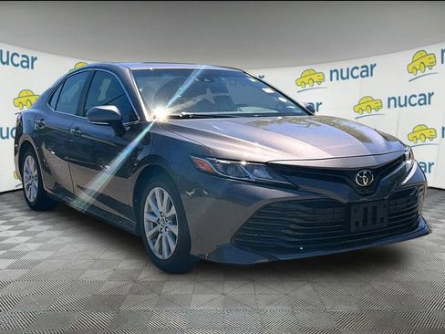Used 2018 Toyota Camry LE w/ Convenience Package FWD image 1