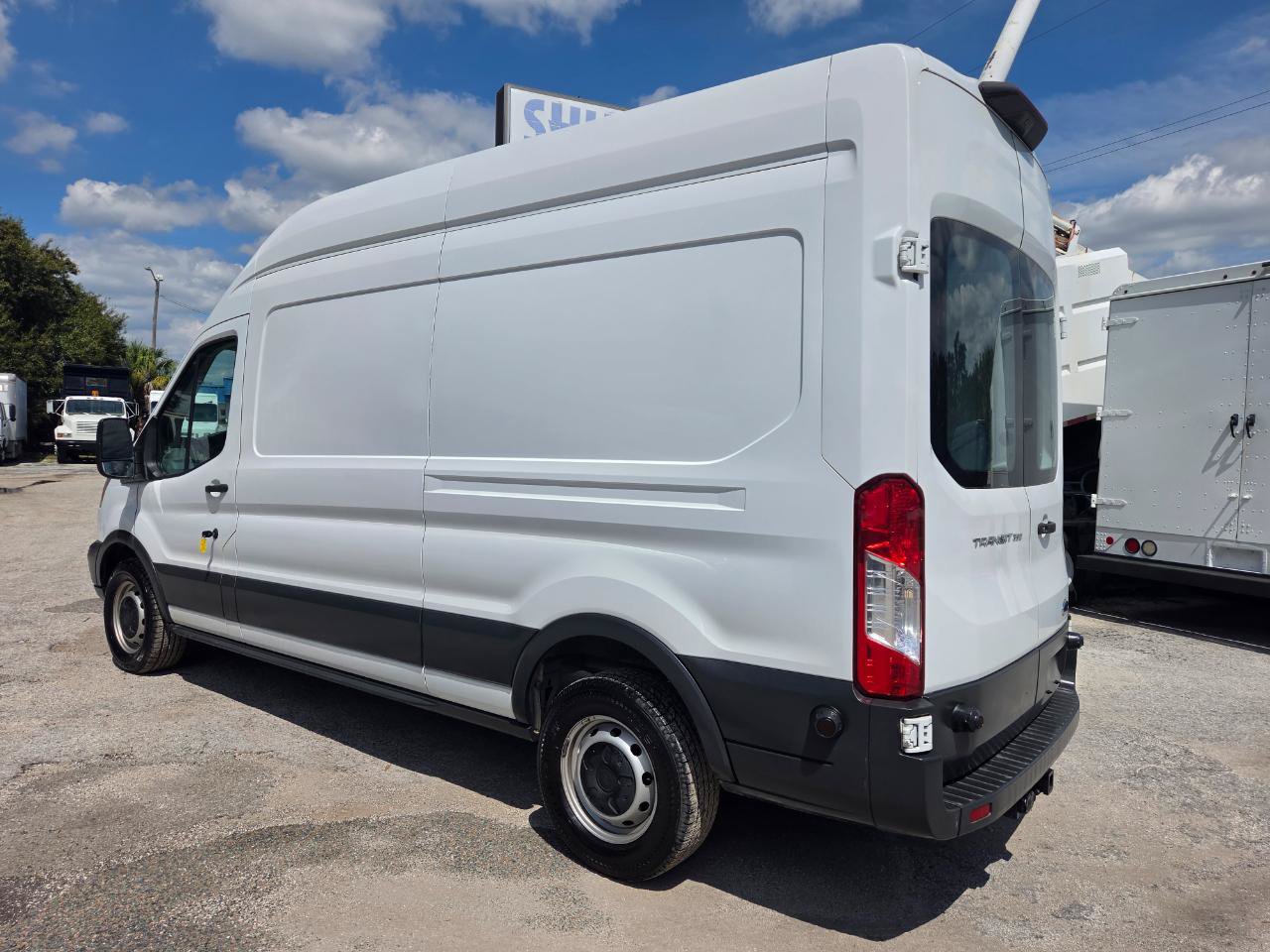 Used 2018 Ford Transit 350 148 High Roof RWD image 4